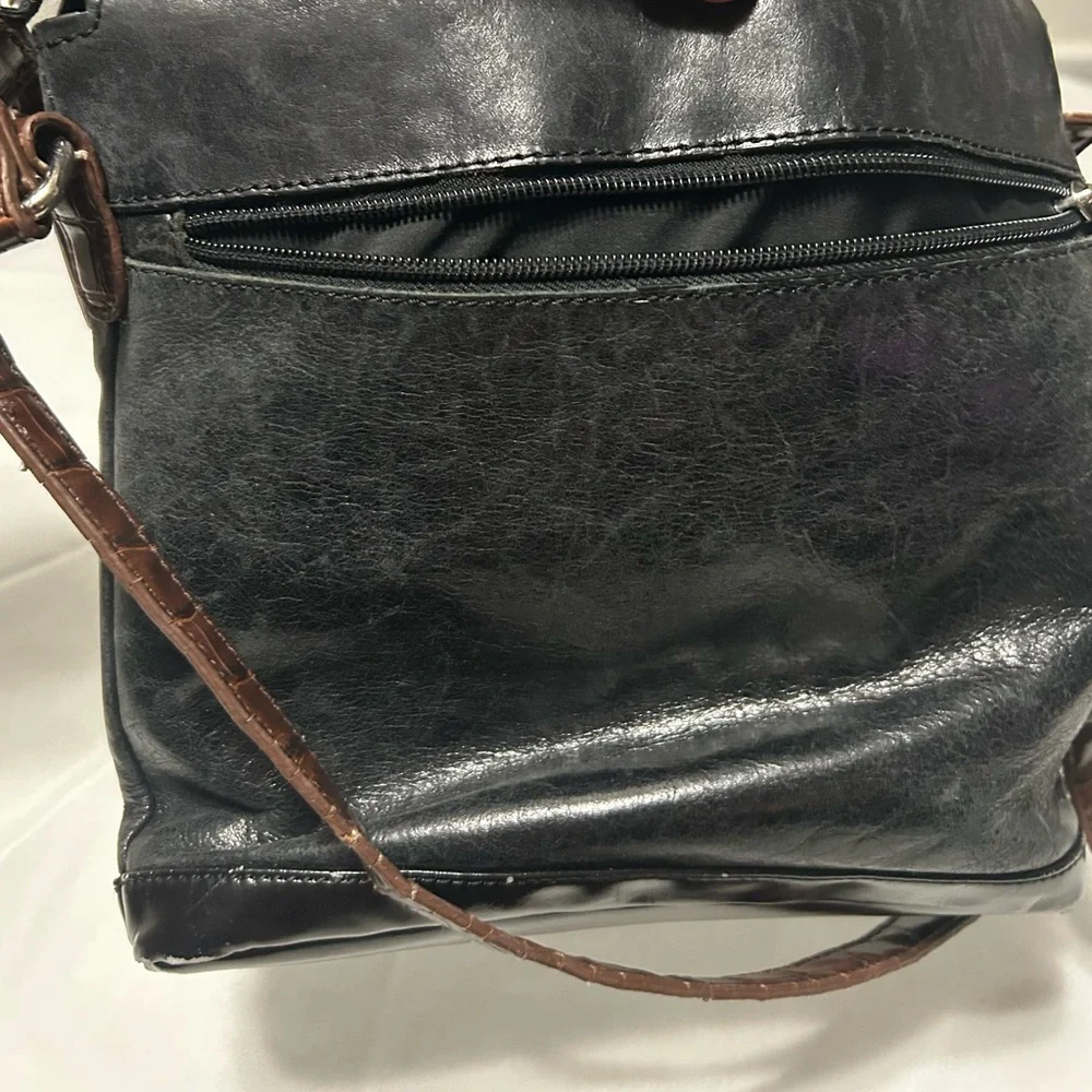 Giani Bernini Black andBrownLeather Crossbody Messenger withDecorative Medallion